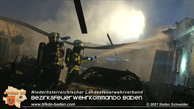 20210723 Feuerwehr-Großeinsatz bei Brand einer Halle in Kottingbrunn Foto: © Stefan Schneider 20210723 Feuerwehr-Großeinsatz bei Brand einer Halle in Kottingbrunn Foto: © Stefan Schneider