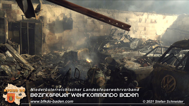 20210723 Feuerwehr-Großeinsatz bei Brand einer Halle in Kottingbrunn Foto: © Stefan Schneider 20210723 Feuerwehr-Großeinsatz bei Brand einer Halle in Kottingbrunn Foto: © Stefan Schneider