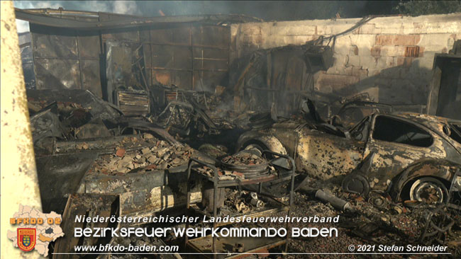 20210723 Feuerwehr-Großeinsatz bei Brand einer Halle in Kottingbrunn Foto: © Stefan Schneider 20210723 Feuerwehr-Großeinsatz bei Brand einer Halle in Kottingbrunn Foto: © Stefan Schneider