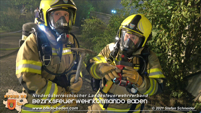 20210723 Feuerwehr-Großeinsatz bei Brand einer Halle in Kottingbrunn Foto: © Stefan Schneider 20210723 Feuerwehr-Großeinsatz bei Brand einer Halle in Kottingbrunn Foto: © Stefan Schneider
