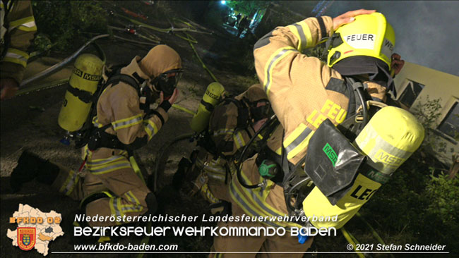 20210723 Feuerwehr-Großeinsatz bei Brand einer Halle in Kottingbrunn Foto: © Stefan Schneider 20210723 Feuerwehr-Großeinsatz bei Brand einer Halle in Kottingbrunn Foto: © Stefan Schneider