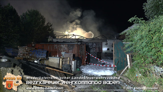 20210723 Feuerwehr-Großeinsatz bei Brand einer Halle in Kottingbrunn Foto: © Stefan Schneider 20210723 Feuerwehr-Großeinsatz bei Brand einer Halle in Kottingbrunn Foto: © Stefan Schneider