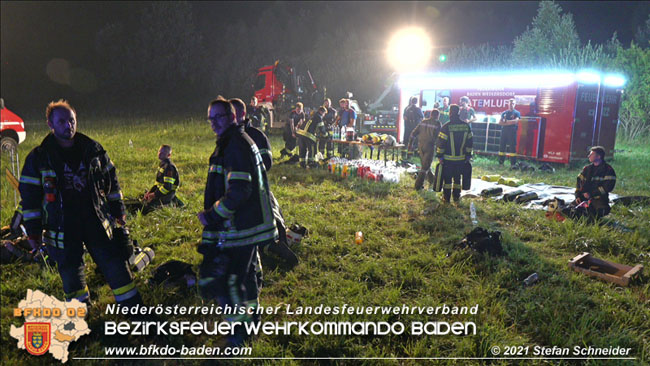 20210723 Feuerwehr-Großeinsatz bei Brand einer Halle in Kottingbrunn Foto: © Stefan Schneider 20210723 Feuerwehr-Großeinsatz bei Brand einer Halle in Kottingbrunn Foto: © Stefan Schneider