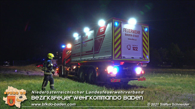 20210723 Feuerwehr-Großeinsatz bei Brand einer Halle in Kottingbrunn Foto: © Stefan Schneider 20210723 Feuerwehr-Großeinsatz bei Brand einer Halle in Kottingbrunn Foto: © Stefan Schneider