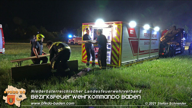 20210723 Feuerwehr-Großeinsatz bei Brand einer Halle in Kottingbrunn Foto: © Stefan Schneider 20210723 Feuerwehr-Großeinsatz bei Brand einer Halle in Kottingbrunn Foto: © Stefan Schneider
