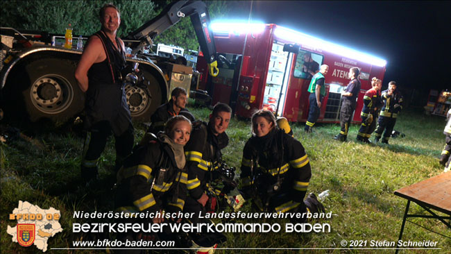 20210723 Feuerwehr-Großeinsatz bei Brand einer Halle in Kottingbrunn Foto: © Stefan Schneider 20210723 Feuerwehr-Großeinsatz bei Brand einer Halle in Kottingbrunn Foto: © Stefan Schneider