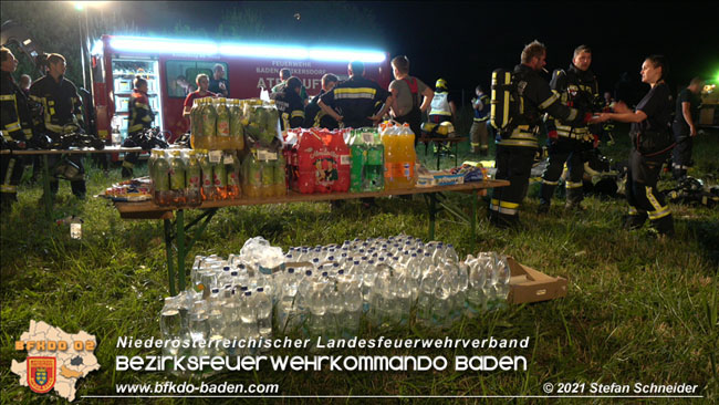 20210723 Feuerwehr-Großeinsatz bei Brand einer Halle in Kottingbrunn Foto: © Stefan Schneider 20210723 Feuerwehr-Großeinsatz bei Brand einer Halle in Kottingbrunn Foto: © Stefan Schneider