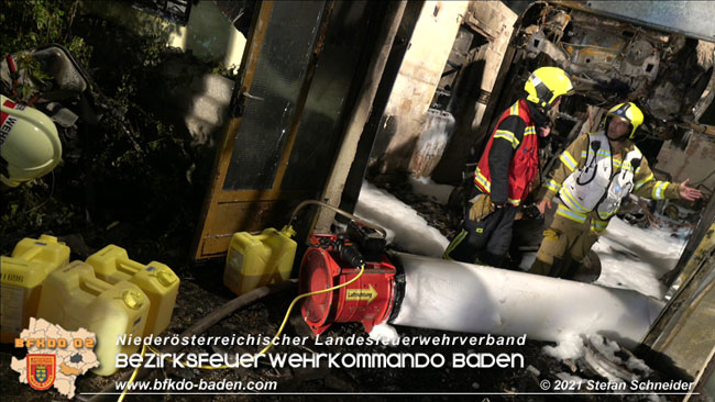 20210723 Feuerwehr-Großeinsatz bei Brand einer Halle in Kottingbrunn Foto: © Stefan Schneider 20210723 Feuerwehr-Großeinsatz bei Brand einer Halle in Kottingbrunn Foto: © Stefan Schneider