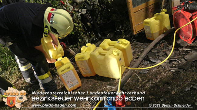 20210723 Feuerwehr-Großeinsatz bei Brand einer Halle in Kottingbrunn Foto: © Stefan Schneider 20210723 Feuerwehr-Großeinsatz bei Brand einer Halle in Kottingbrunn Foto: © Stefan Schneider