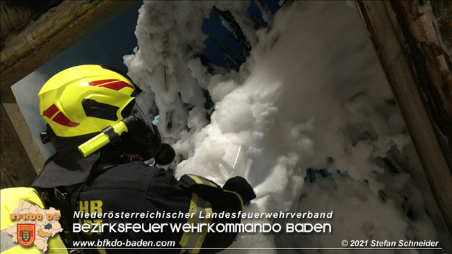 20210723 Feuerwehr-Großeinsatz bei Brand einer Halle in Kottingbrunn Foto: © Stefan Schneider 20210723 Feuerwehr-Großeinsatz bei Brand einer Halle in Kottingbrunn Foto: © Stefan Schneider