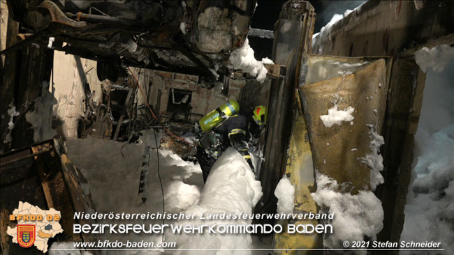 20210723 Feuerwehr-Großeinsatz bei Brand einer Halle in Kottingbrunn Foto: © Stefan Schneider 20210723 Feuerwehr-Großeinsatz bei Brand einer Halle in Kottingbrunn Foto: © Stefan Schneider