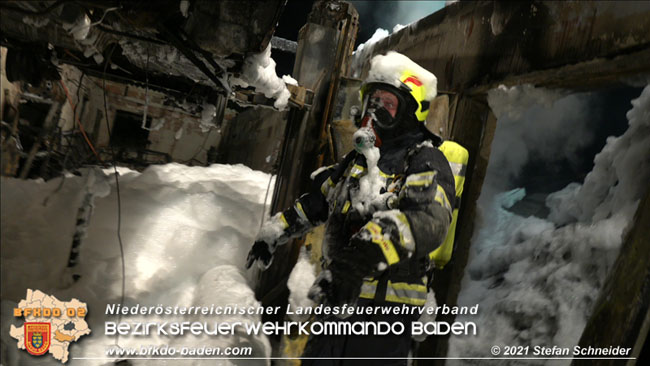 20210723 Feuerwehr-Großeinsatz bei Brand einer Halle in Kottingbrunn Foto: © Stefan Schneider 20210723 Feuerwehr-Großeinsatz bei Brand einer Halle in Kottingbrunn Foto: © Stefan Schneider