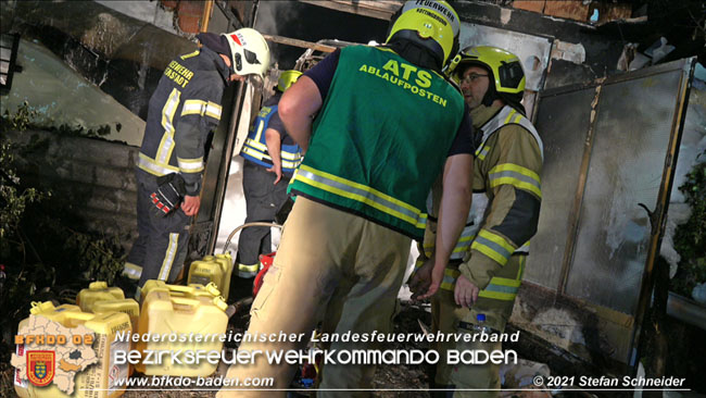 20210723 Feuerwehr-Großeinsatz bei Brand einer Halle in Kottingbrunn Foto: © Stefan Schneider 20210723 Feuerwehr-Großeinsatz bei Brand einer Halle in Kottingbrunn Foto: © Stefan Schneider