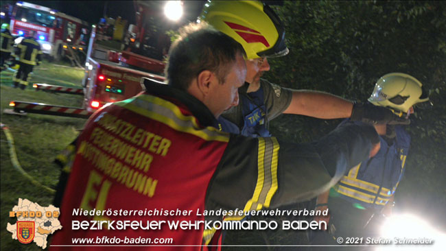 20210723 Feuerwehr-Großeinsatz bei Brand einer Halle in Kottingbrunn Foto: © Stefan Schneider 20210723 Feuerwehr-Großeinsatz bei Brand einer Halle in Kottingbrunn Foto: © Stefan Schneider