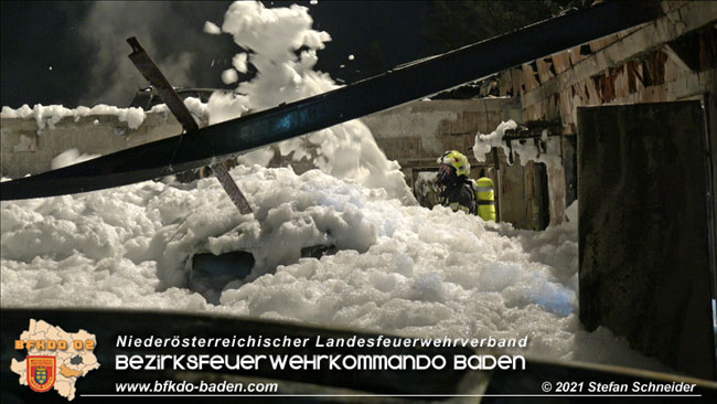 20210723 Feuerwehr-Großeinsatz bei Brand einer Halle in Kottingbrunn Foto: © Stefan Schneider 20210723 Feuerwehr-Großeinsatz bei Brand einer Halle in Kottingbrunn Foto: © Stefan Schneider