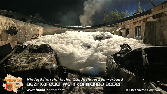 20210723 Feuerwehr-Großeinsatz bei Brand einer Halle in Kottingbrunn Foto: © Stefan Schneider 20210723 Feuerwehr-Großeinsatz bei Brand einer Halle in Kottingbrunn Foto: © Stefan Schneider