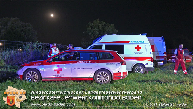 20210723 Feuerwehr-Großeinsatz bei Brand einer Halle in Kottingbrunn Foto: © Stefan Schneider 20210723 Feuerwehr-Großeinsatz bei Brand einer Halle in Kottingbrunn Foto: © Stefan Schneider