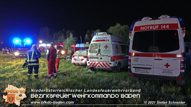 20210723 Feuerwehr-Großeinsatz bei Brand einer Halle in Kottingbrunn Foto: © Stefan Schneider 20210723 Feuerwehr-Großeinsatz bei Brand einer Halle in Kottingbrunn Foto: © Stefan Schneider