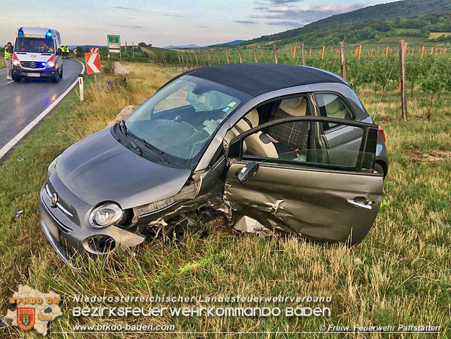 20210725 Verkehrsunfall zwischen zweier Kleinwagen auf der Weinbergstraße zwischen Pfaffstätten und Gumpoldskirchen Foto: © Freiwillige Feuerwehr Pfaffstätten 20210725 Verkehrsunfall zwischen zweier Kleinwagen auf der Weinbergstraße zwischen Pfaffstätten und Gumpoldskirchen Foto: © Freiwillige Feuerwehr Pfaffstätten