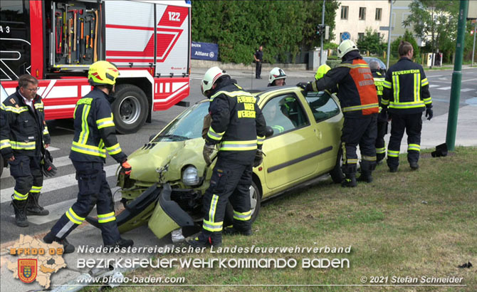 20210731 Verkehrsunfall in Baden Vöslauerstraße  Foto: © Stefan Schneider