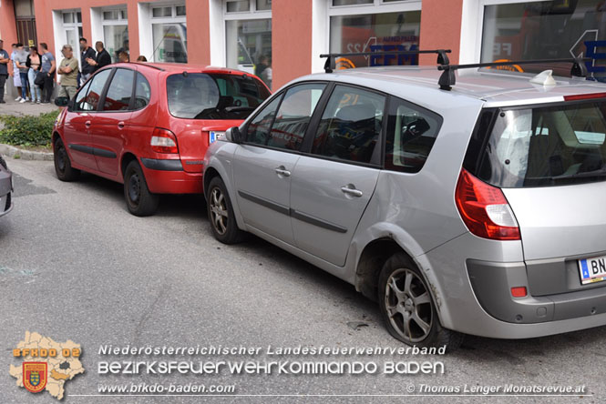 20210829 Fahrzeugueberschlag mitten im Ortsgebiet Pottendorf  Foto: © Thomas Lenger Monatsrevue.at