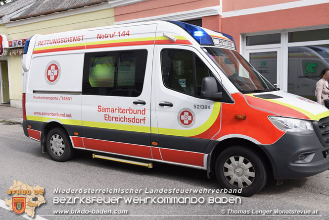 20210829 Fahrzeugueberschlag mitten im Ortsgebiet Pottendorf  Foto: © Thomas Lenger Monatsrevue.at