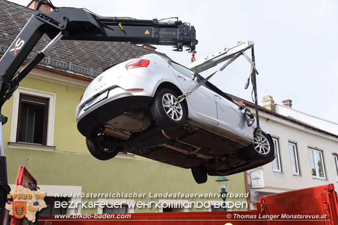 20210829 Fahrzeugueberschlag mitten im Ortsgebiet Pottendorf  Foto: © Thomas Lenger Monatsrevue.at