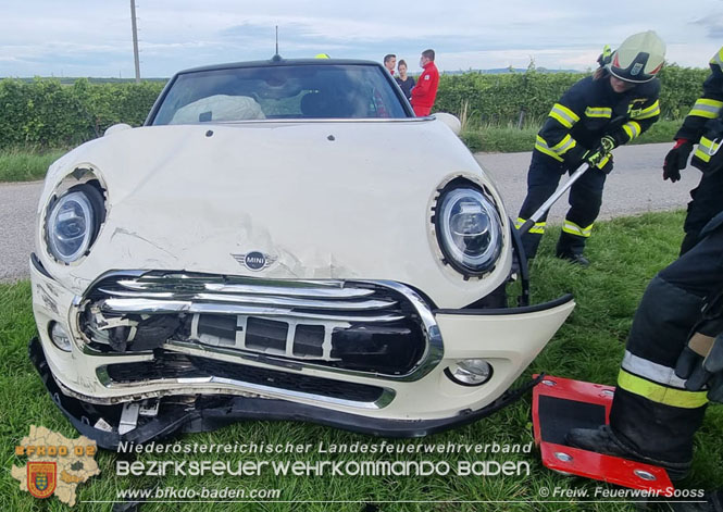 20210829 Verkehrsunfall auf der Weinbergstrasse bei Sooss  Foto: © Freiwillige Feuerwehr Sooss