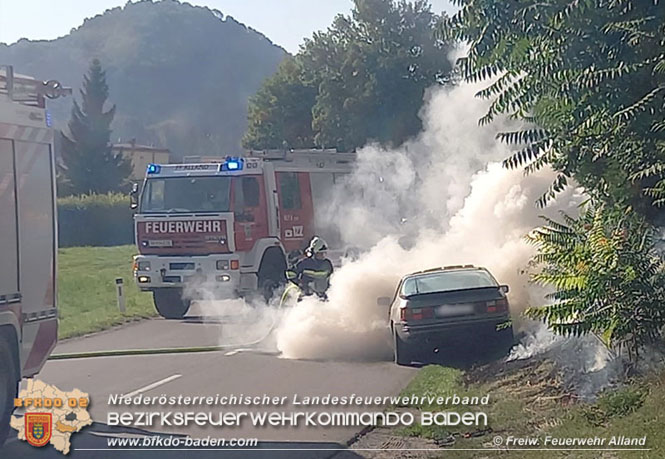 20210903 Fahrzeugbrand zwischen Mayerling und Sattelbach  Foto: © Freiwillige Feuerwehr Alland