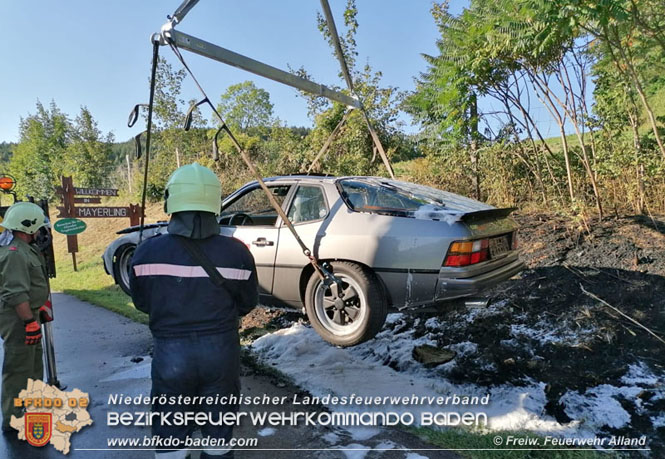 20210903 Fahrzeugbrand zwischen Mayerling und Sattelbach  Foto: © Freiwillige Feuerwehr Alland