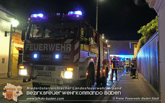 20211010 Nächtlicher Garagenbrand in Badener Innenstadt  Foto: © Freiwillige Feuerwehr Baden-Stadt