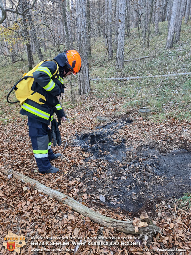 20211121 Waldbrand noch rechtzeitig entdeckt im Gemeindegebiet von Sooß Foto: © Freiwillige Feuerwehr Sooß 20211121 Waldbrand noch rechtzeitig entdeckt im Gemeindegebiet von Sooß Foto: © Freiwillige Feuerwehr Sooß
