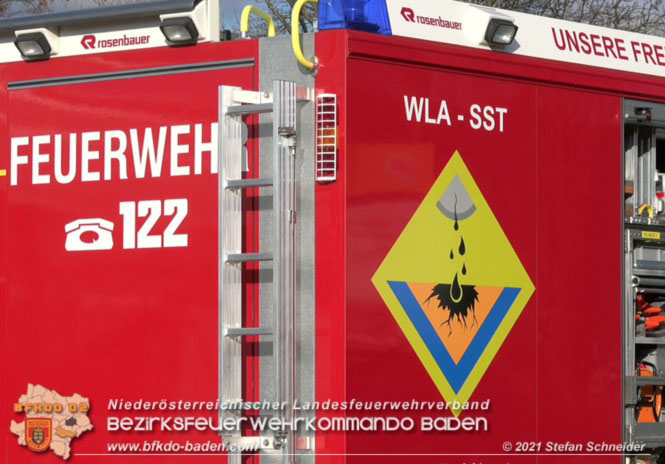 20211123 Lkw Unfall mit Dieselaustritt an der Bezirksgrenze Baden - Mödling Foto: Stefan Schneider BFKDO Baden 20211123 Lkw Unfall mit Dieselaustritt an der Bezirksgrenze Baden - Mödling Foto: Stefan Schneider BFKDO Baden