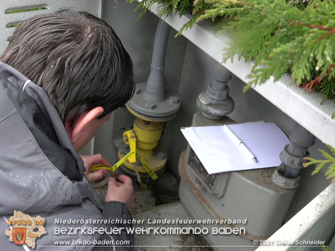 20211126 Braunkohle Briketts lösen CO Alarm in Baden aus Foto: © Stefan Schneider BFKDO BADEN 20211126 Braunkohle Briketts lösen CO Alarm in Baden aus Foto: © Stefan Schneider BFKDO BADEN
