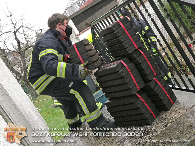 20211126 Braunkohle Briketts lösen CO Alarm in Baden aus Foto: © Stefan Schneider BFKDO BADEN 20211126 Braunkohle Briketts lösen CO Alarm in Baden aus Foto: © Stefan Schneider BFKDO BADEN