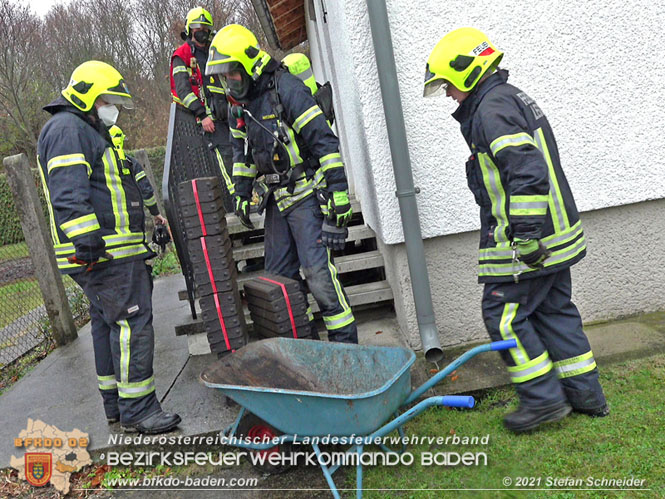 20211126 Braunkohle Briketts lösen CO Alarm in Baden aus Foto: © Stefan Schneider BFKDO BADEN 20211126 Braunkohle Briketts lösen CO Alarm in Baden aus Foto: © Stefan Schneider BFKDO BADEN