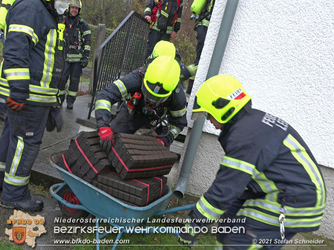 20211126 Braunkohle Briketts lösen CO Alarm in Baden aus Foto: © Stefan Schneider BFKDO BADEN 20211126 Braunkohle Briketts lösen CO Alarm in Baden aus Foto: © Stefan Schneider BFKDO BADEN