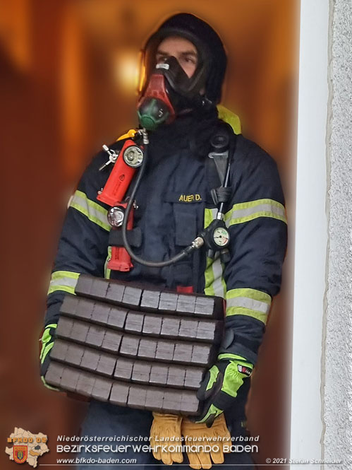 20211126 Braunkohle Briketts lösen CO Alarm in Baden aus Foto: © Stefan Schneider BFKDO BADEN 20211126 Braunkohle Briketts lösen CO Alarm in Baden aus Foto: © Stefan Schneider BFKDO BADEN