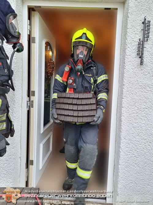 20211126 Braunkohle Briketts lösen CO Alarm in Baden aus Foto: © Stefan Schneider BFKDO BADEN 20211126 Braunkohle Briketts lösen CO Alarm in Baden aus Foto: © Stefan Schneider BFKDO BADEN