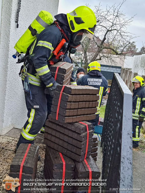 20211126 Braunkohle Briketts lösen CO Alarm in Baden aus Foto: © Stefan Schneider BFKDO BADEN 20211126 Braunkohle Briketts lösen CO Alarm in Baden aus Foto: © Stefan Schneider BFKDO BADEN