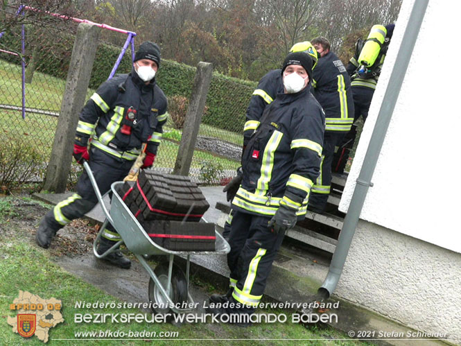 20211126 Braunkohle Briketts lösen CO Alarm in Baden aus Foto: © Stefan Schneider BFKDO BADEN 20211126 Braunkohle Briketts lösen CO Alarm in Baden aus Foto: © Stefan Schneider BFKDO BADEN