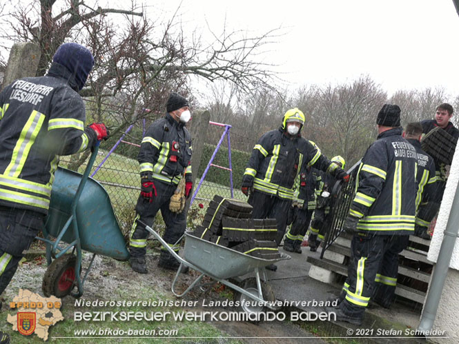 20211126 Braunkohle Briketts lösen CO Alarm in Baden aus Foto: © Stefan Schneider BFKDO BADEN 20211126 Braunkohle Briketts lösen CO Alarm in Baden aus Foto: © Stefan Schneider BFKDO BADEN