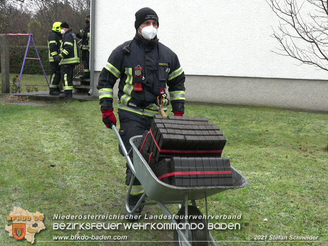 20211126 Braunkohle Briketts lösen CO Alarm in Baden aus Foto: © Stefan Schneider BFKDO BADEN 20211126 Braunkohle Briketts lösen CO Alarm in Baden aus Foto: © Stefan Schneider BFKDO BADEN