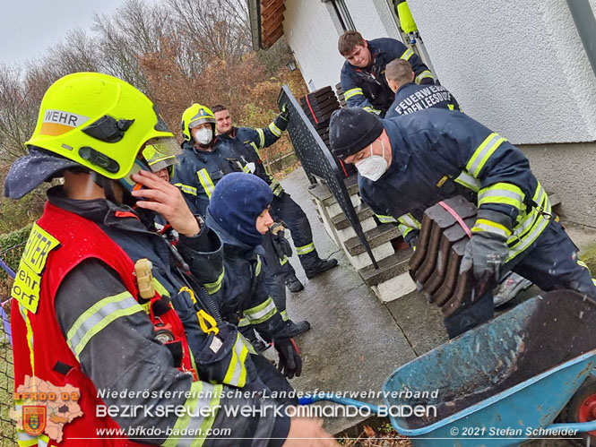 20211126 Braunkohle Briketts lösen CO Alarm in Baden aus Foto: © Stefan Schneider BFKDO BADEN 20211126 Braunkohle Briketts lösen CO Alarm in Baden aus Foto: © Stefan Schneider BFKDO BADEN