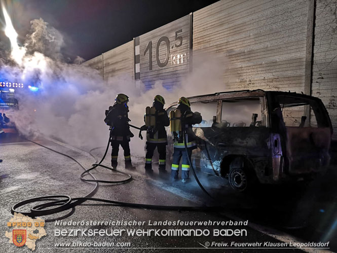 20211128 Fahrzeug auf der A21 im Vollbrand Foto: Fahrzeug auf der A21 im Vollbrand Foto: © Freiwillige Feuerwehr Klausen-Leopoldsdorf 20211128 Fahrzeug auf der A21 im Vollbrand Foto: Fahrzeug auf der A21 im Vollbrand Foto: © Freiwillige Feuerwehr Klausen-Leopoldsdorf