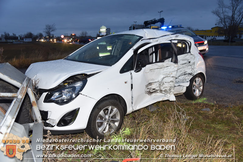 20211201 Menschenrettung nach Verkehrsunfall auf der B17 Foto: © Thomas Lenger Monatsrevue.at 20211201 Menschenrettung nach Verkehrsunfall auf der B17 Foto: © Thomas Lenger Monatsrevue.at