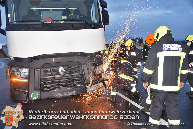 20211201 Menschenrettung nach Verkehrsunfall auf der B17 Foto: © Thomas Lenger Monatsrevue.at 20211201 Menschenrettung nach Verkehrsunfall auf der B17 Foto: © Thomas Lenger Monatsrevue.at