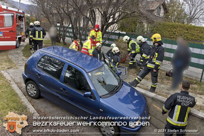 20211204 Person bei Garagenabfahrt in Traiskirchen eingeklemmt Foto: © Stefan Schneider 20211204 Person bei Garagenabfahrt in Traiskirchen eingeklemmt Foto: © Stefan Schneider