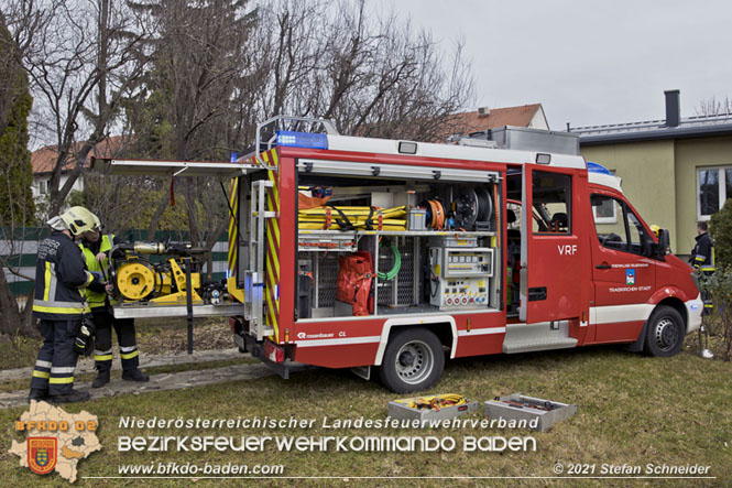 20211204 Person bei Garagenabfahrt in Traiskirchen eingeklemmt Foto: © Stefan Schneider 20211204 Person bei Garagenabfahrt in Traiskirchen eingeklemmt Foto: © Stefan Schneider