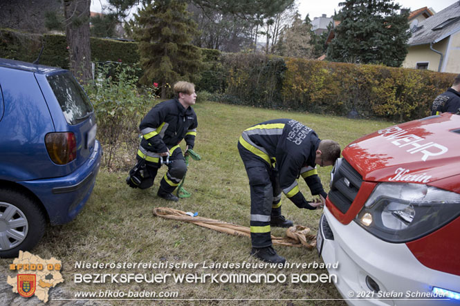 20211204 Person bei Garagenabfahrt in Traiskirchen eingeklemmt Foto: © Stefan Schneider 20211204 Person bei Garagenabfahrt in Traiskirchen eingeklemmt Foto: © Stefan Schneider